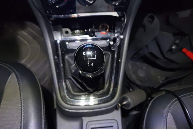 Used Volkswagen Bora 2015 Zhuihui Edition 1.6L Manual Comfort Model Gear Lever