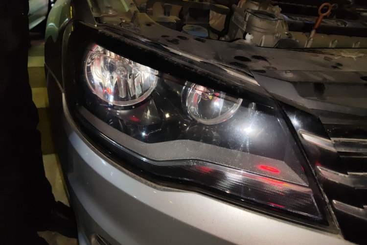 Used Volkswagen Bora 2015 Zhuihui Edition 1.6L Manual Comfort Model Right Front Headlight