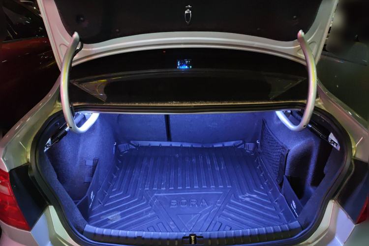 Used Volkswagen Bora 2015 Zhuihui Edition 1.6L Manual Comfort Model Trunk