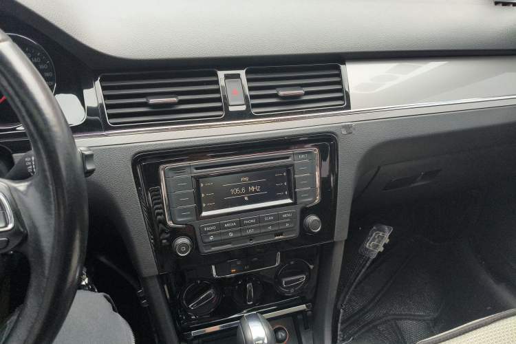 Used Volkswagen Bora 2015 Value Edition 1.6L Automatic Comfort Version Audio And AC Panel