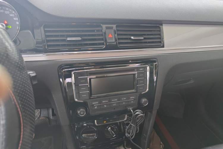 Used Volkswagen Bora 2015 Value Edition 1.6L Automatic Comfort Version Audio And AC Panel
