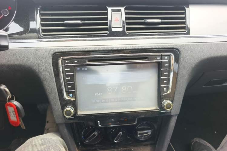 Used Volkswagen Bora 2015 Value Edition 1.6L Automatic Comfort Version Audio And AC Panel