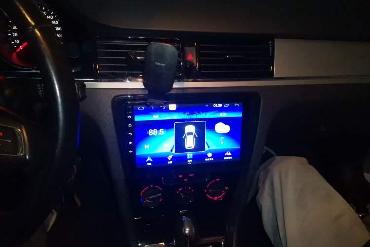 Used Volkswagen Bora 2015 Value Edition 1.6L Automatic Comfort Version Audio And AC Panel