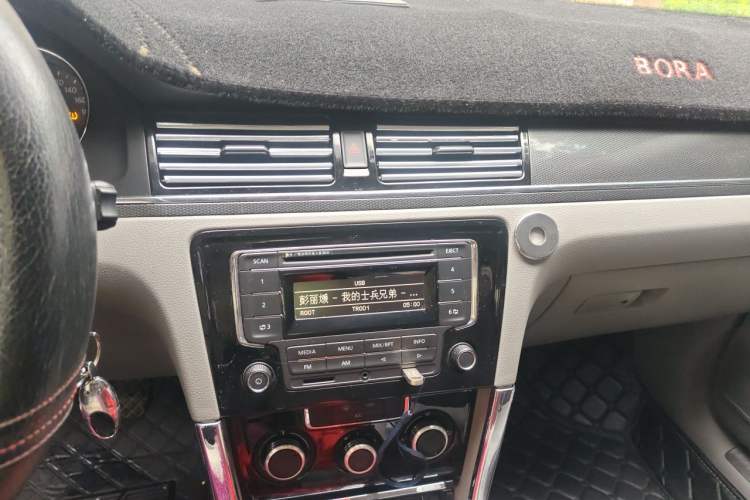Used Volkswagen Bora 2015 Value Edition 1.6L Manual Fashionable Style Audio And AC Panel