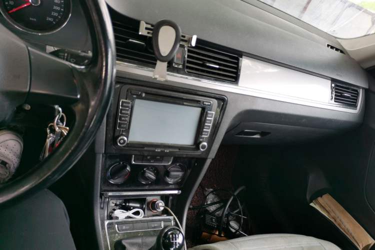 Used Volkswagen Bora 2015 Value Edition 1.6L Manual Fashionable Style Audio And AC Panel