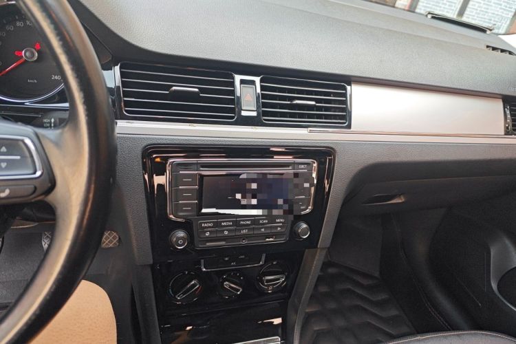 Used Volkswagen Bora 2015 Zhuihui Edition 1.6L Manual Comfort Model Audio And AC Panel