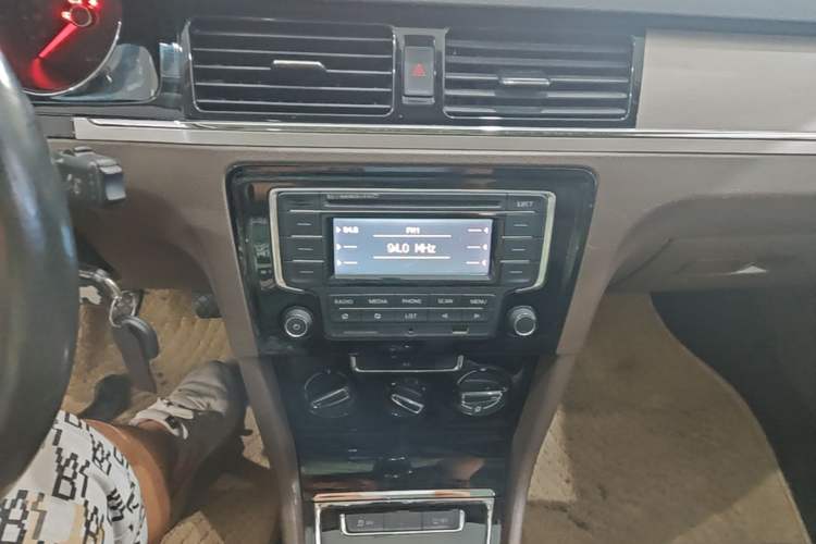 Used Volkswagen Bora 2015 Zhuihui Edition 1.6L Manual Comfort Model Audio And AC Panel