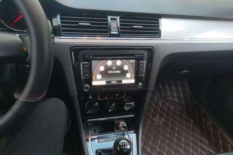 Used Volkswagen Bora 2015 Zhuihui Edition 1.6L Manual Comfort Model Audio And AC Panel