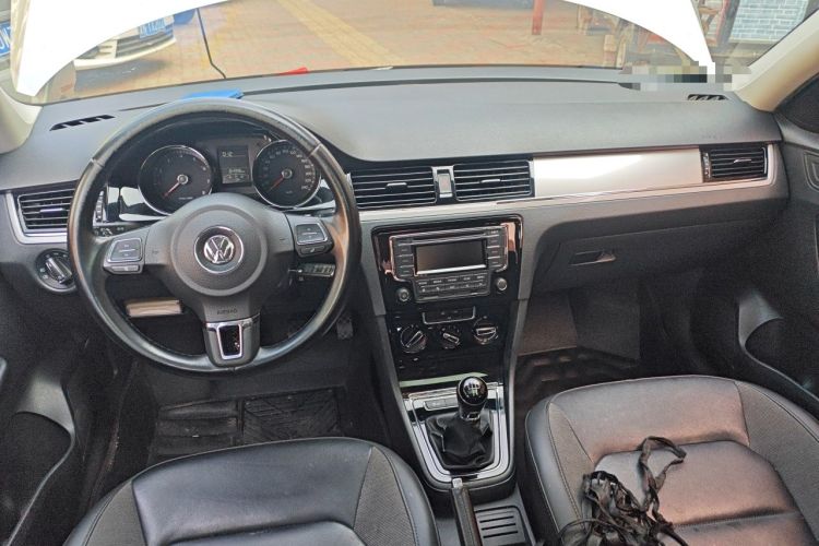 Used Volkswagen Bora 2015 Zhuihui Edition 1.6L Manual Comfort Model Center Console