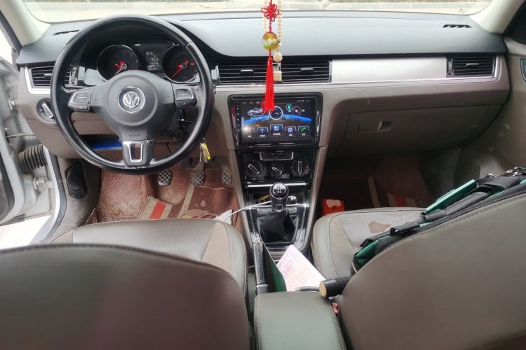 Used Volkswagen Bora 2015 Zhuihui Edition 1.6L Manual Comfort Model Center Console