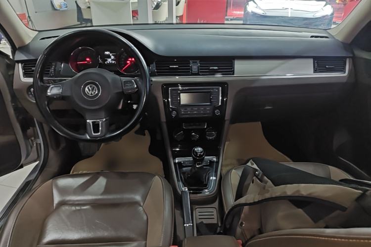 Used Volkswagen Bora 2015 Zhuihui Edition 1.6L Manual Comfort Model Center Console