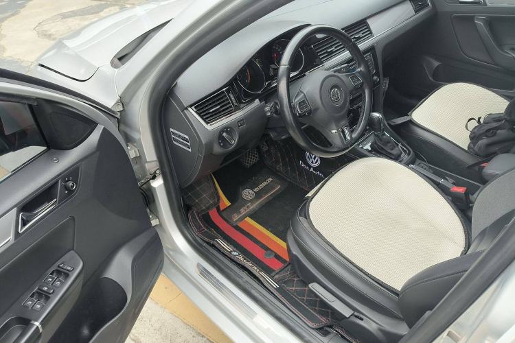 Used Volkswagen Bora 2015 Value Edition 1.6L Automatic Comfort Version Driver Seat
