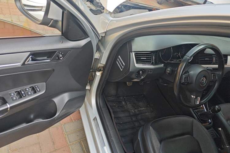 Used Volkswagen Bora 2015 Zhuihui Edition 1.6L Manual Comfort Model Driver Seat