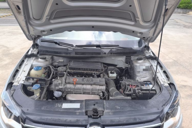 Used Volkswagen Bora 2015 Value Edition 1.6L Automatic Comfort Version Engine Bay