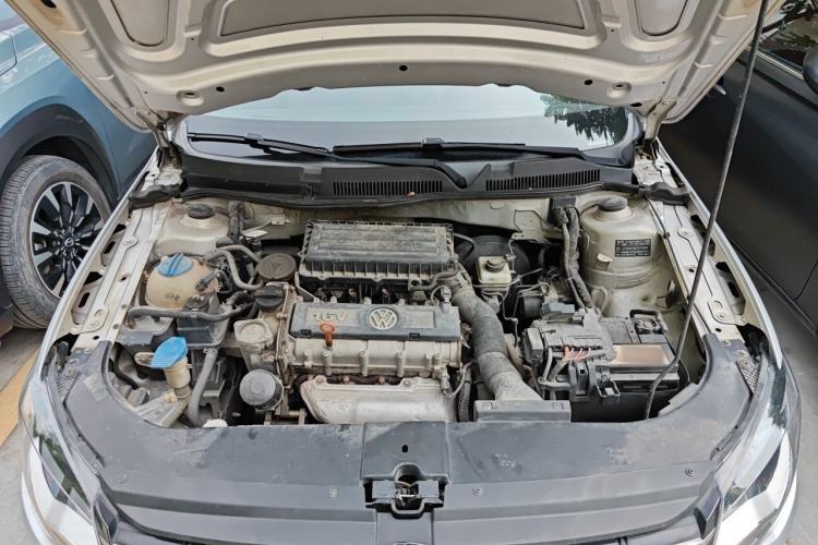 Used Volkswagen Bora 2015 Value Edition 1.6L Automatic Comfort Version Engine Bay