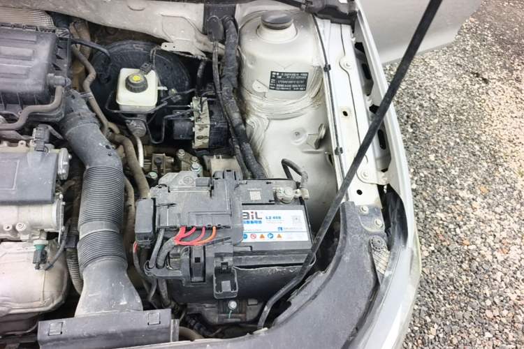 Used Volkswagen Bora 2015 Value Edition 1.6L Automatic Comfort Version Engine Bay Left