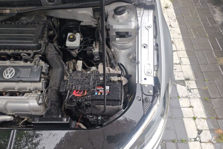 Used Volkswagen Bora 2015 Value Edition 1.6L Manual Fashionable Style Engine Bay Left
