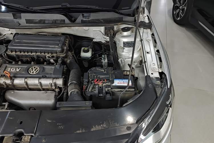 Used Volkswagen Bora 2015 Zhuihui Edition 1.6L Manual Comfort Model Engine Bay Left