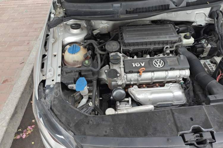 Used Volkswagen Bora 2015 Value Edition 1.6L Automatic Comfort Version Engine Bay Right