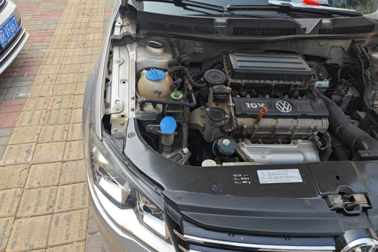 Used Volkswagen Bora 2015 Zhuihui Edition 1.6L Manual Comfort Model Engine Bay Right