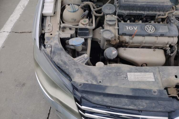 Used Volkswagen Bora 2015 Zhuihui Edition 1.6L Manual Comfort Model Engine Bay Right