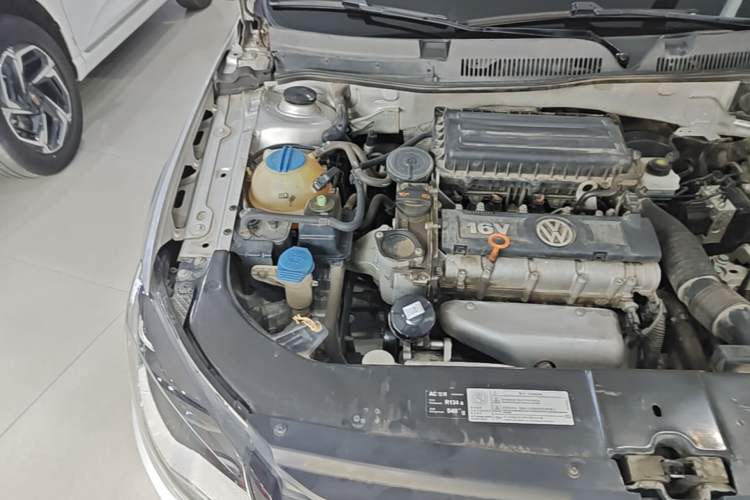 Used Volkswagen Bora 2015 Zhuihui Edition 1.6L Manual Comfort Model Engine Bay Right