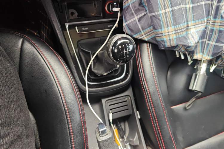 Used Volkswagen Bora 2015 Value Edition 1.6L Manual Fashionable Style Gear Lever