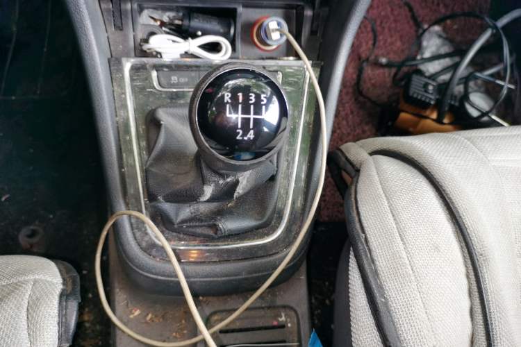 Used Volkswagen Bora 2015 Value Edition 1.6L Manual Fashionable Style Gear Lever