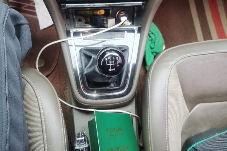 Used Volkswagen Bora 2015 Zhuihui Edition 1.6L Manual Comfort Model Gear Lever