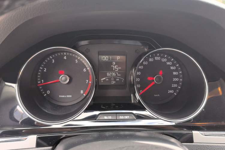 Used Volkswagen Bora 2015 Value Edition 1.6L Automatic Comfort Version Instrument Cluster