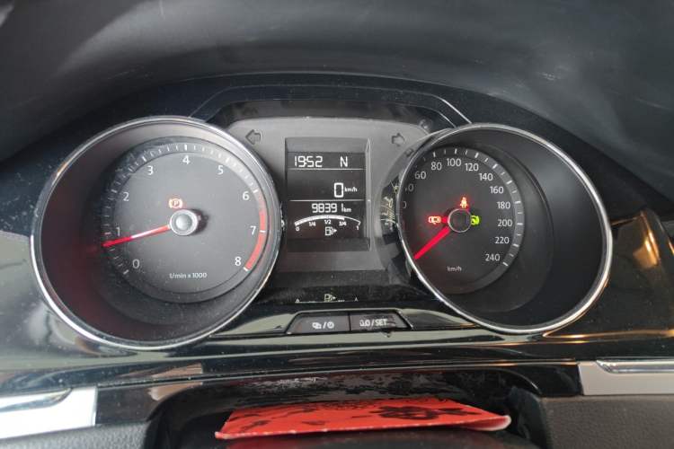 Used Volkswagen Bora 2015 Value Edition 1.6L Automatic Comfort Version Instrument Cluster