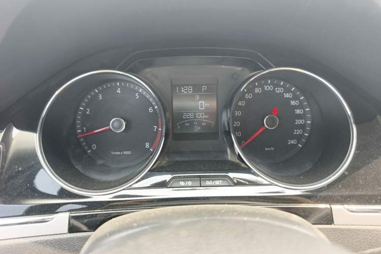 Used Volkswagen Bora 2015 Value Edition 1.6L Automatic Comfort Version Instrument Cluster