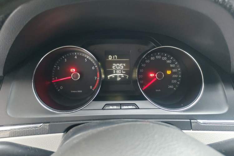 Used Volkswagen Bora 2015 Value Edition 1.6L Manual Fashionable Style Instrument Cluster