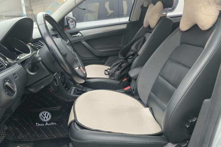 Used Volkswagen Bora 2015 Value Edition 1.6L Automatic Comfort Version Left Front Seat
