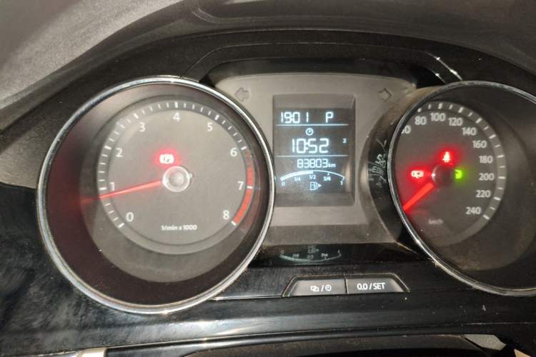 Used Volkswagen Bora 2015 Value Edition 1.4TSI Automatic Sportline Odometer Close Up
