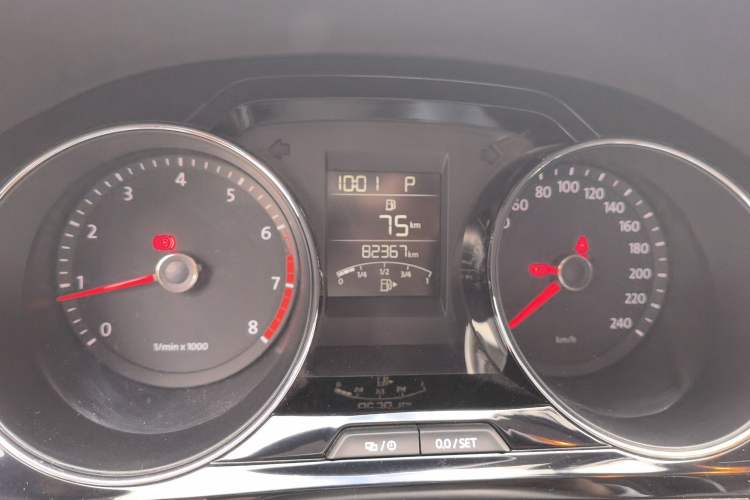 Used Volkswagen Bora 2015 Value Edition 1.6L Automatic Comfort Version Odometer Close Up