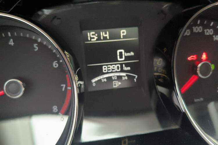 Used Volkswagen Bora 2015 Value Edition 1.6L Automatic Comfort Version Odometer Close Up