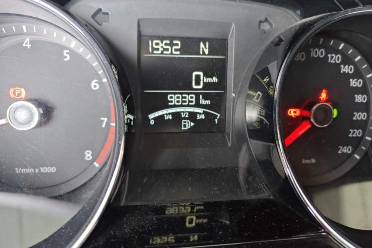 Used Volkswagen Bora 2015 Value Edition 1.6L Automatic Comfort Version Odometer Close Up