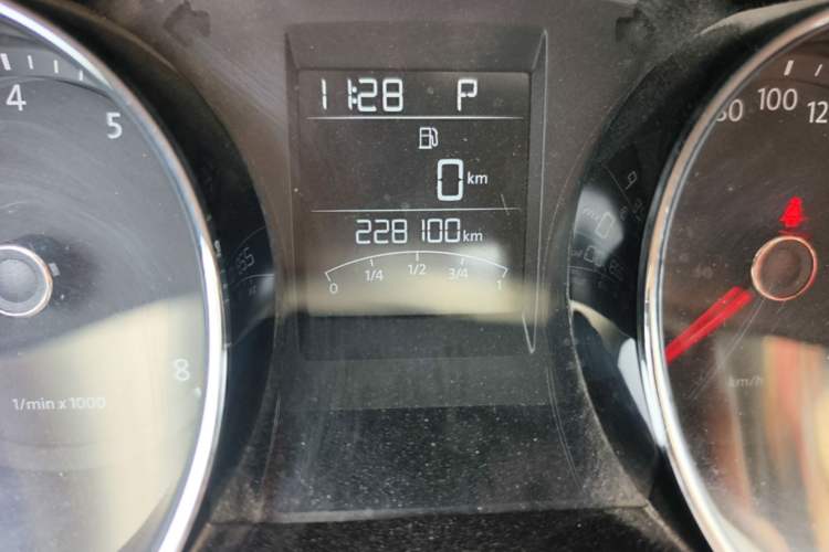 Used Volkswagen Bora 2015 Value Edition 1.6L Automatic Comfort Version Odometer Close Up