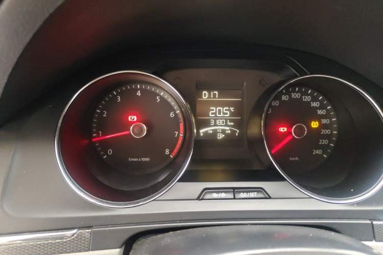 Used Volkswagen Bora 2015 Value Edition 1.6L Manual Fashionable Style Odometer Close Up