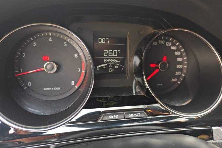 Used Volkswagen Bora 2015 Zhuihui Edition 1.6L Manual Comfort Model Odometer Close Up