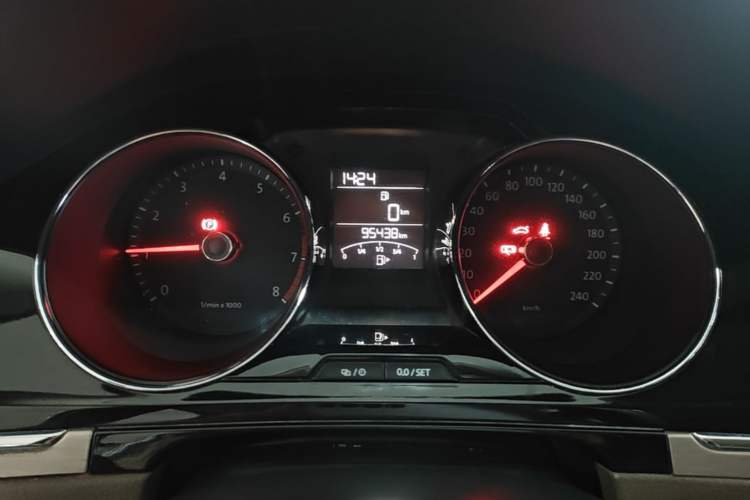 Used Volkswagen Bora 2015 Zhuihui Edition 1.6L Manual Comfort Model Odometer Close Up