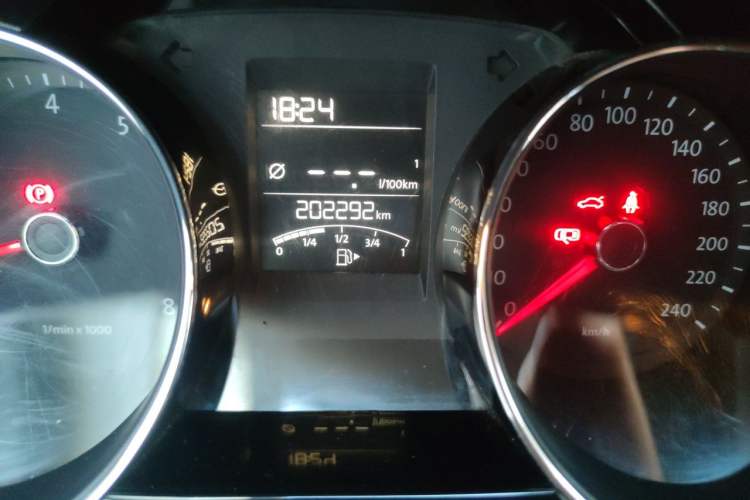 Used Volkswagen Bora 2015 Zhuihui Edition 1.6L Manual Comfort Model Odometer Close Up