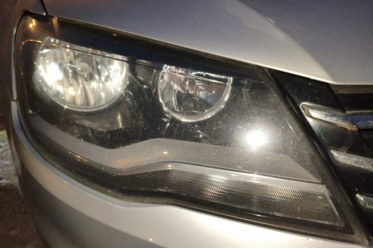 Used Volkswagen Bora 2015 Value Edition 1.4TSI Automatic Sportline Right Front Headlight