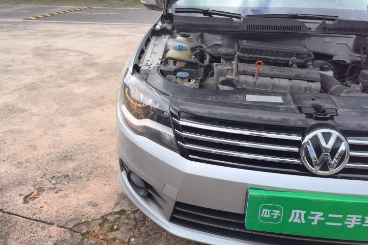 Used Volkswagen Bora 2015 Value Edition 1.6L Automatic Comfort Version Right Front Headlight