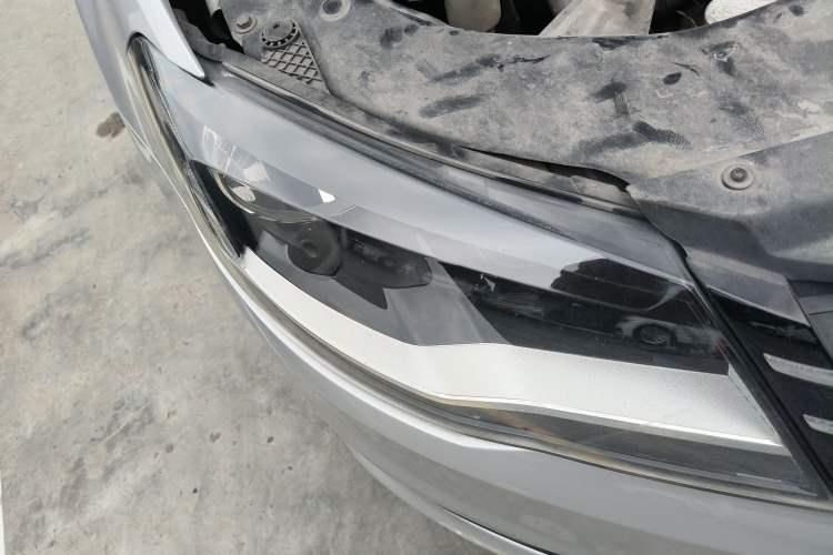 Used Volkswagen Bora 2015 Value Edition 1.6L Automatic Comfort Version Right Front Headlight