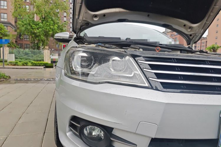 Used Volkswagen Bora 2015 Value Edition 1.6L Manual Fashionable Style Right Front Headlight
