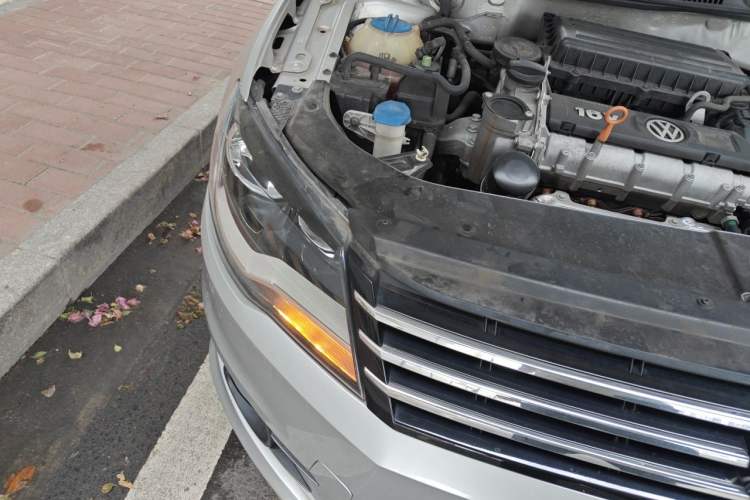 Used Volkswagen Bora 2015 Value Edition 1.6L Automatic Comfort Version Right Front Headlight