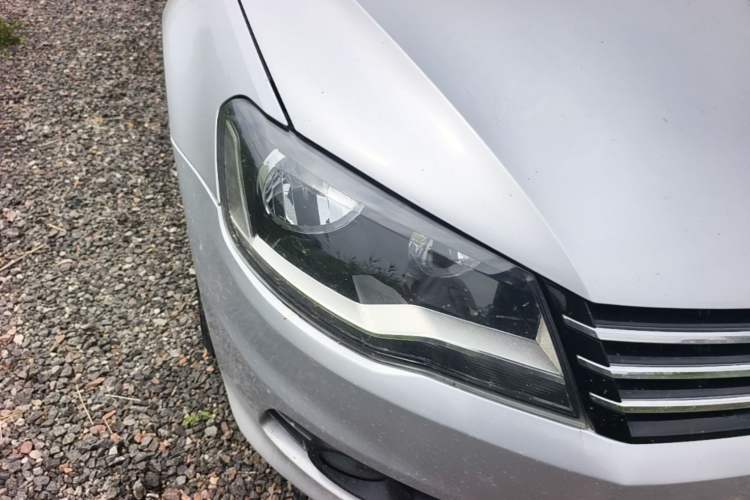 Used Volkswagen Bora 2015 Value Edition 1.6L Automatic Comfort Version Right Front Headlight