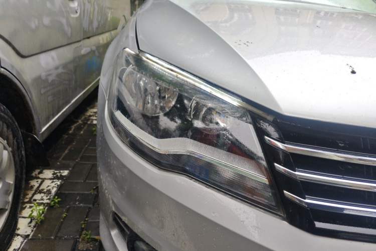 Used Volkswagen Bora 2015 Value Edition 1.6L Manual Fashionable Style Right Front Headlight